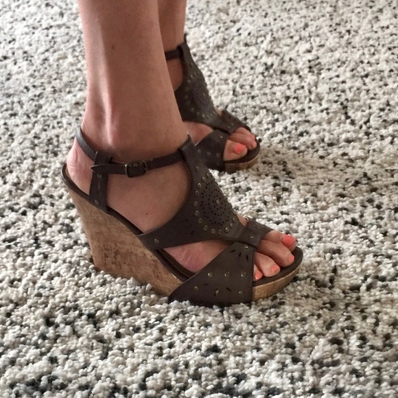 Brown leather wedge sandals - Picture 2 of 3